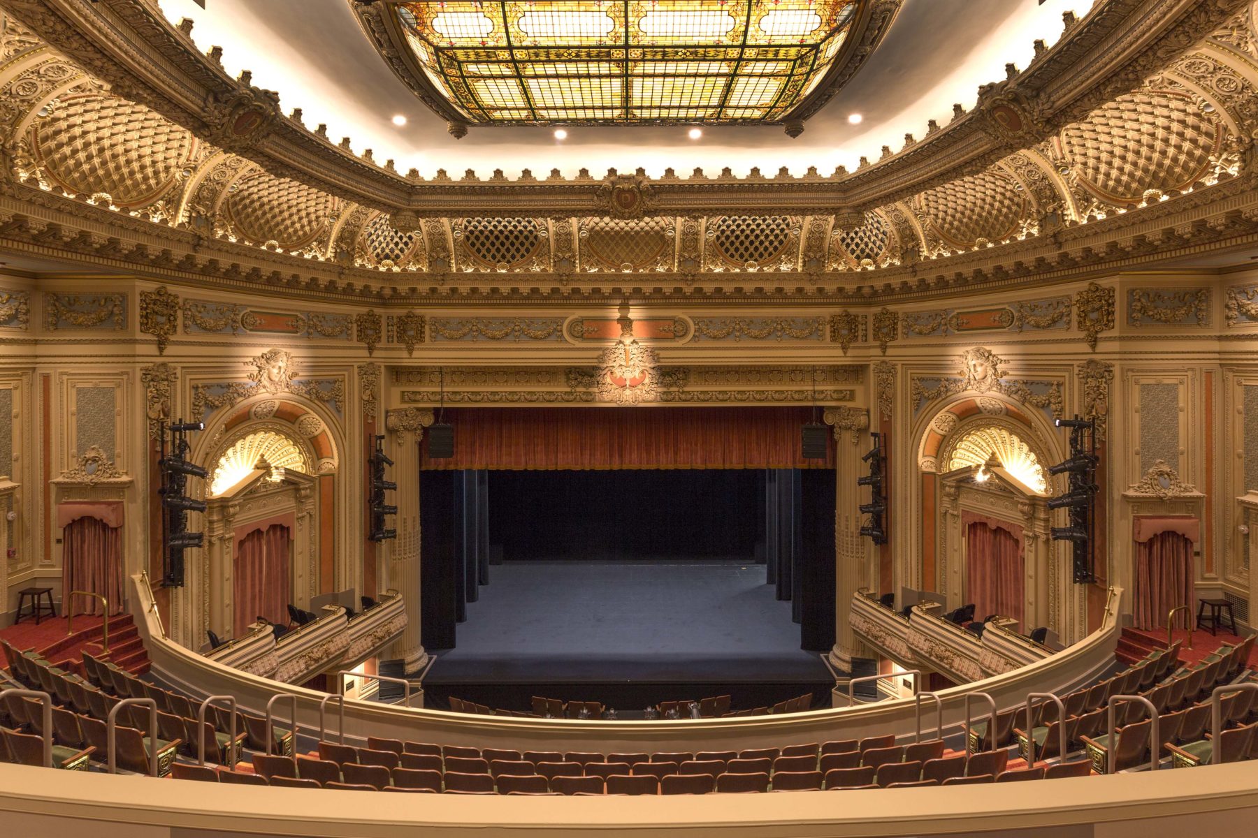 What Is The Defining Feature Of A Proscenium Arch Stage